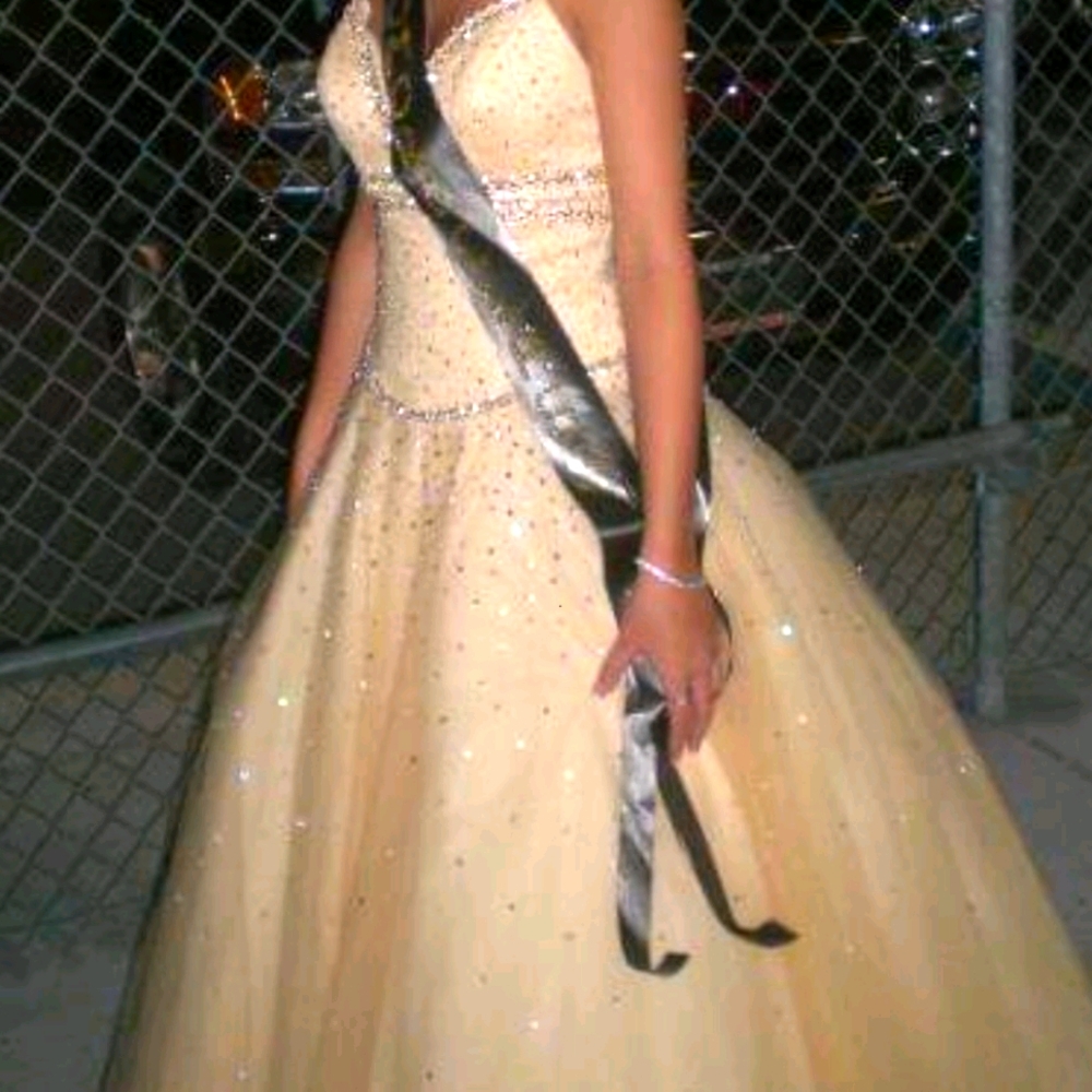 Mori Lee size 1/2 light yellow prom/ball gown